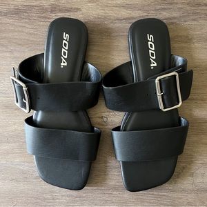 Soda / Buckle Strap Black Sandal